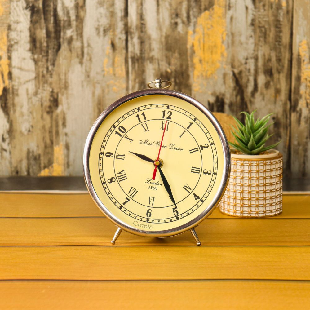 Beautiful Design Desk Clock
